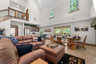 LakeSides Retreat with Amenities - 0