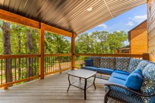 LakeSides Retreat with Amenities - 5
