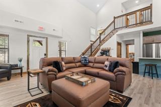 LakeSides Retreat with Amenities - 2
