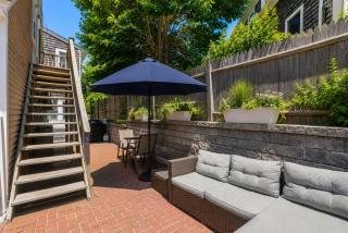 Charming Upper-Level Retreat - Dogs Welcome - 7
