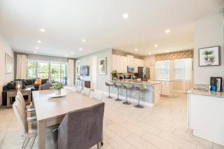 Dashing 6 Bdrm Villa with Games Room at Encore - 2