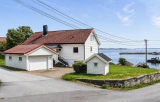 Cozy Home In Atløy With House Sea View - 0