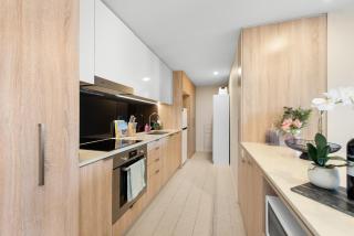 InSpired Serenity with River Views, Fast Wifi, Carpark, Gym, Rooftop Pool - 4