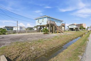 Beachside 1BR Studio Sleeps 4 & Near Attractions - Corpus Christi - 3