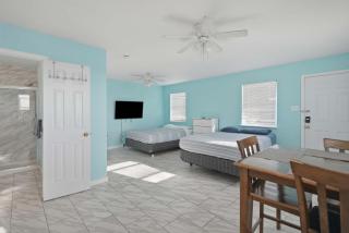 Beachside 1BR Studio Sleeps 4 & Near Attractions - Corpus Christi - 1