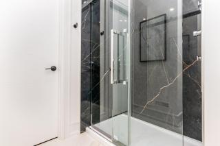 Hillcrest Modern House - 6
