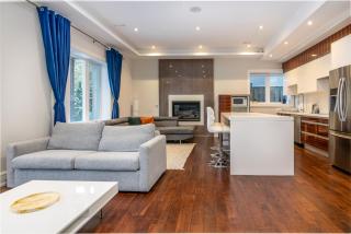 Hillcrest Modern House - 2
