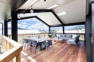 Estuary Views, Entertainer's Deck and Gym - Walk to Town - 0