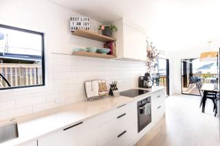 Estuary Views, Entertainer's Deck and Gym - Walk to Town - 5
