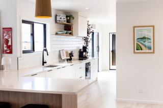 Estuary Views, Entertainer's Deck and Gym - Walk to Town - 2