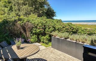Two-Bedroom Holiday Home In Allingabro - 1
