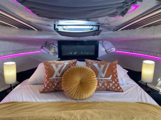 Houseboat - 8
