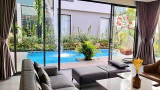 Nixon Mora House - 1