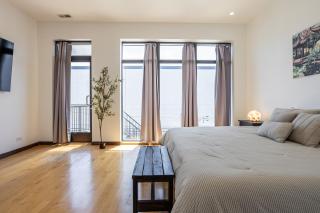 5-bedroom house in Pilsen near Medical District - 2