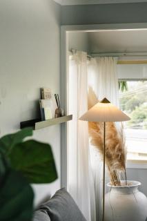 Sunlit 3BR Upstairs Living at Woodridge - 8