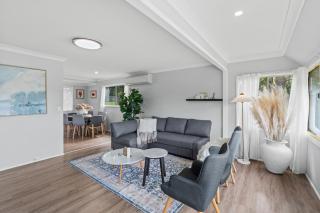 Sunlit 3BR Upstairs Living at Woodridge - 6
