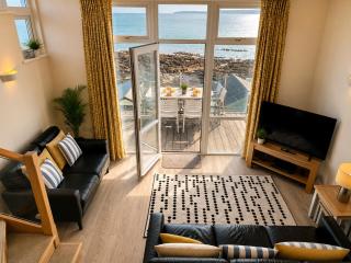 Coastal Retreat in Westward Ho! - 2 Bedrooms, Sea Views & Terrace - 4