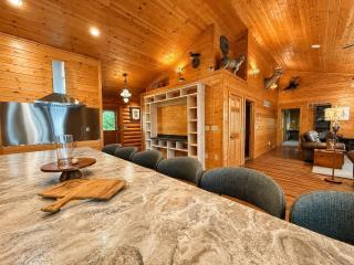 Hollow Tree Lodge with Game Room - 4