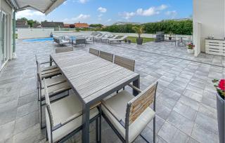 Awesome Home In Borgholm With Private Swimming Pool, Can Be Inside Or Outside - 3