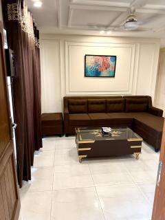 Modern & Luxury 2 Bedroom Apartment with Power Backup - 7