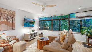 Coral Sea Tranquility - Oceanview Apartment - 3