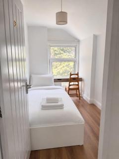 Cardiff Inner City Centre Guesthouse - 3