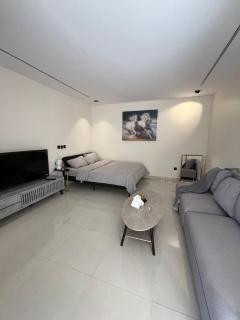 AURELLA Studio - 6
