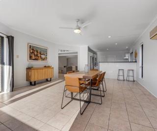 Smada Stay - 4BR, Waterfront, Perfect Entertainer - 4
