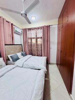 Palm Breeze 3BR Apartments - 2