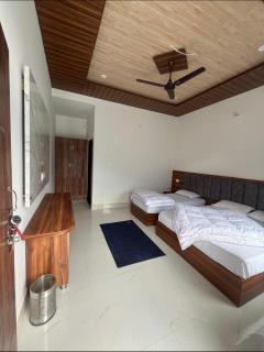 Rishwasha Hotel & Restaurant - 1