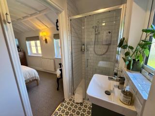 The Old Coach House - A beautifully renovated detached coach house in the centre of Astwood Bank - 5