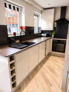 2Bd House for Families and Contractors - 6