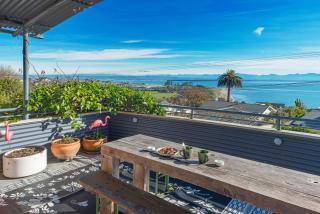 Moana Escape - Tasman Bay Views, Pool, Spa & Sauna - 4