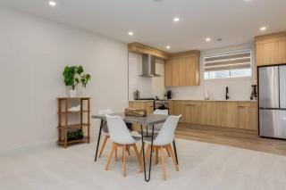 Pavilion Lakefront Luxe 3 Bdrm near Lake - 8