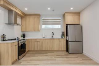 Pavilion Lakefront Luxe 3 Bdrm near Lake - 2