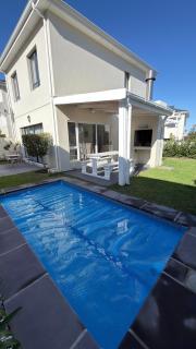 Onrus Holiday Home on Private Estate with Heated Pool - Hermanus - 8