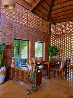 Atmos Coquitos, Kerala themed manduva courtyard - 3
