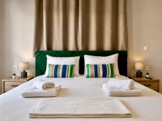 Stylish Apartment, Steps from the Beach - El Greco Apartments No 10 - 0