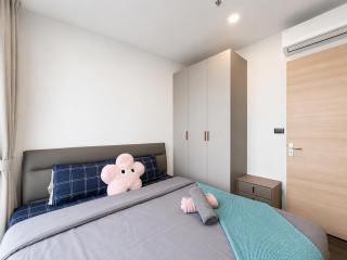 1BR High Floor Apt City Partial River View - 2