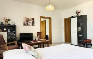 Beautiful Apartment In Jesenice Dugi Rat - 7