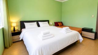 1BR w/ Pools & Free Parking | Walk to Beach - 9
