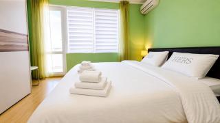 1BR w/ Pools & Free Parking | Walk to Beach - 7