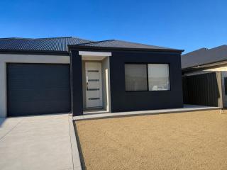 Summit Haven - Cozy Home in Wellard near Train & Rockingham Beach - 1