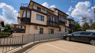 Cozy 1BR w/ Terrace, Free Parking & BBQ Garden - 3