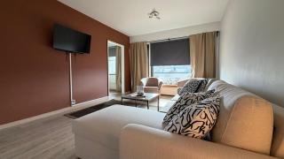 Modern & Spacious Apartment Near City Center - 7