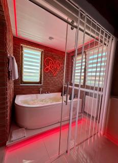 Apartament "Loft Love" Jacuzzi SPA z dużą wanną z hydromasażem dla Dwojga - 6