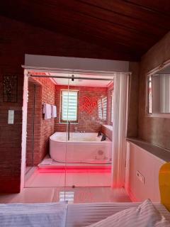 Apartament "Loft Love" Jacuzzi SPA z dużą wanną z hydromasażem dla Dwojga - 2