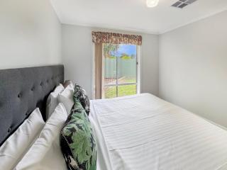 Suburban Bliss - Elegant Villa 2 - 9