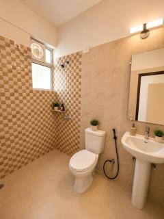 Premium Aura Stays 2 BHK Luxury Family Stay - 9