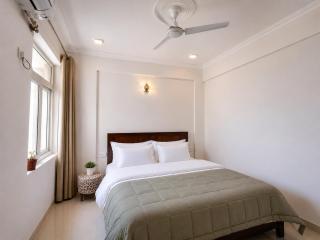 Premium Aura Stays 2 BHK Luxury Family Stay - 2